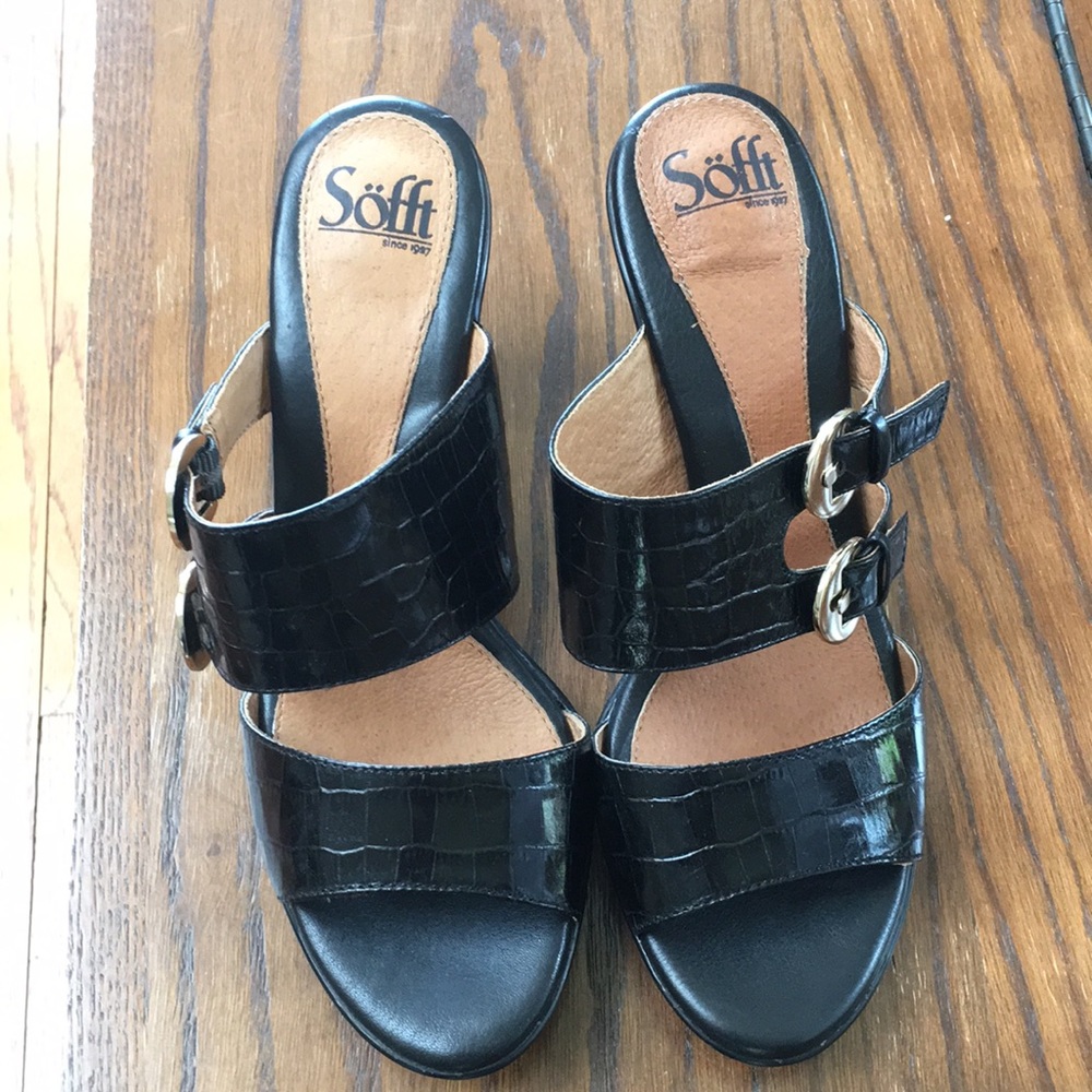 NWOT Sofft size 8m strapless sandals black